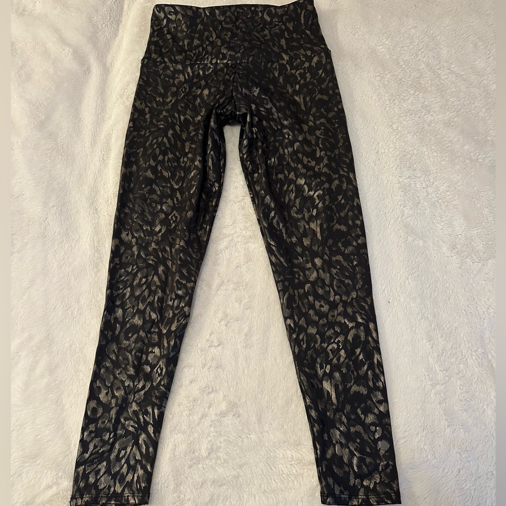 Onzie Black and Gray Patterned Leggings